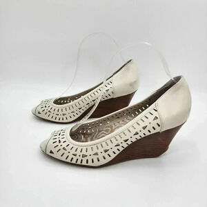 Kenneth Cole Reaction Chill 2 the‎ Bone Cream White Woman's Shoe Size 7.5
